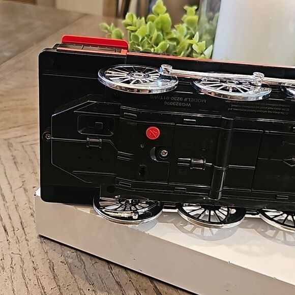 Kids train toy with working lights and sounds - Picture 5 of 9